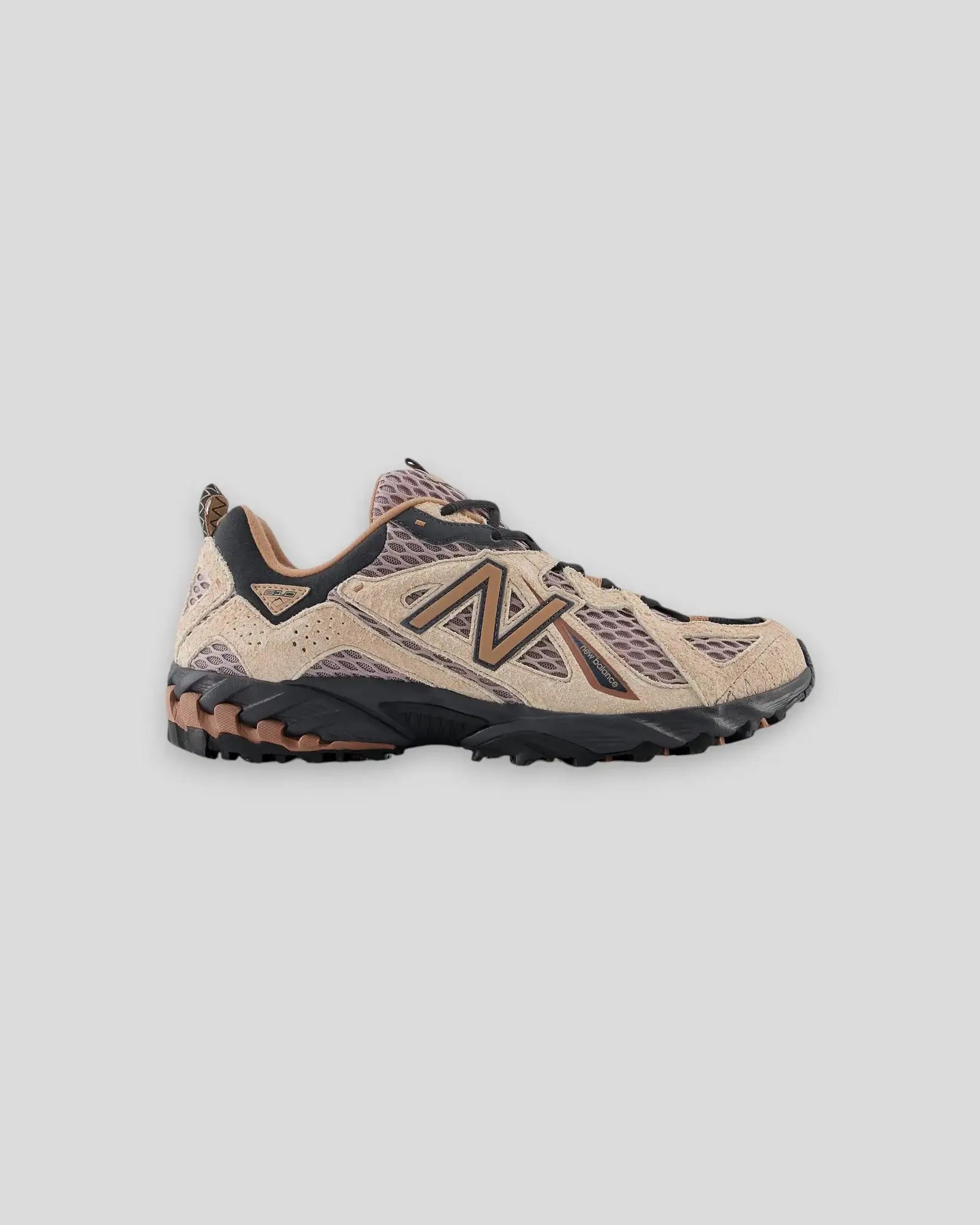 New Balance || ML610TBM - Flat Taupe / Ice Wine