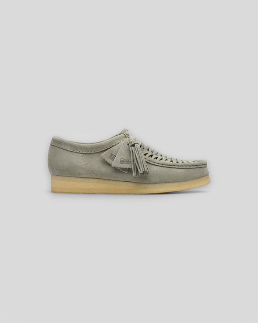Clarks || Wallabee Weave - Sage Suède - M" Atalante Store