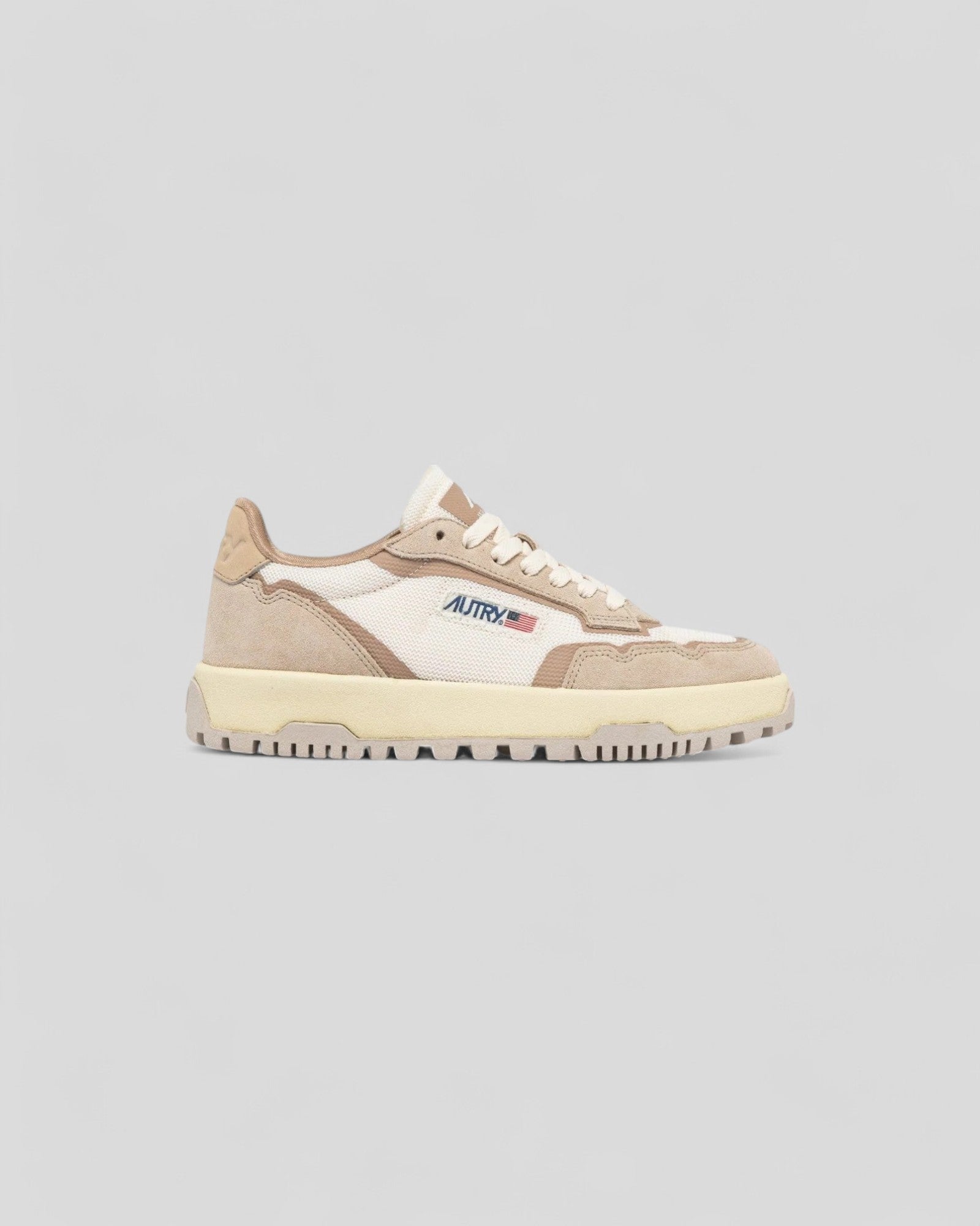 Autry || Wildpace Low Wom - AK03 White/ Sand Autry