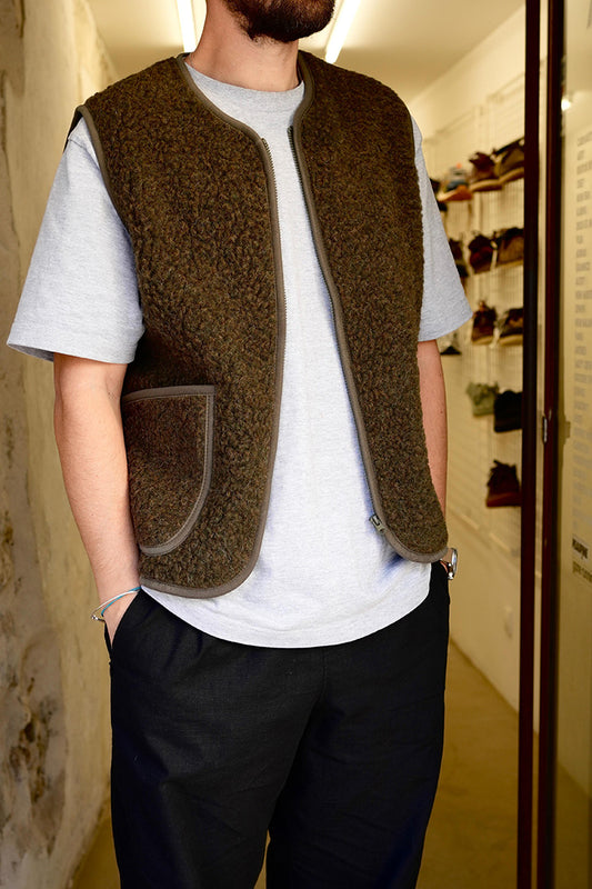 Gilet sans manches Coldbreaker Pepitko Vest Khaki porté, vue de trois-quarts