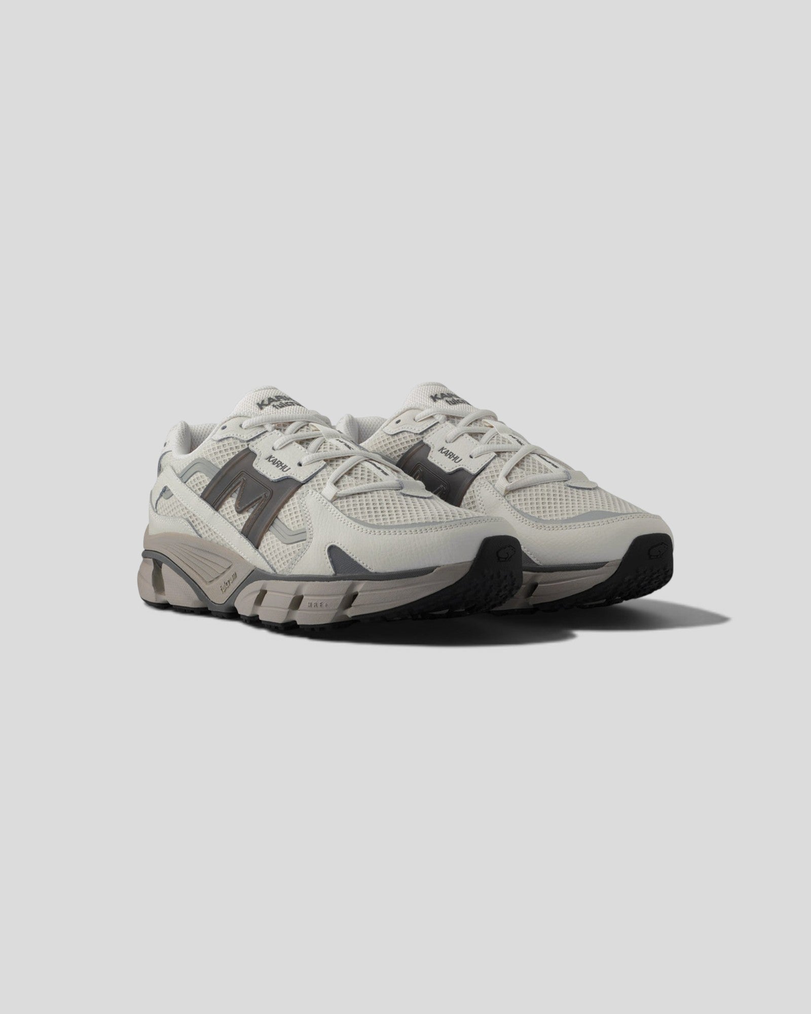 Karhu || Super Fulcrum - Blanc de Blanc/Dark Gull Gray Karhu