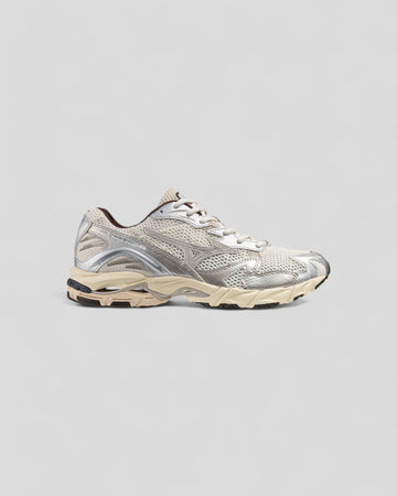 Mizuno || Wave Rider 10 - Snow White / Silver Cloud / Chicory Coffee