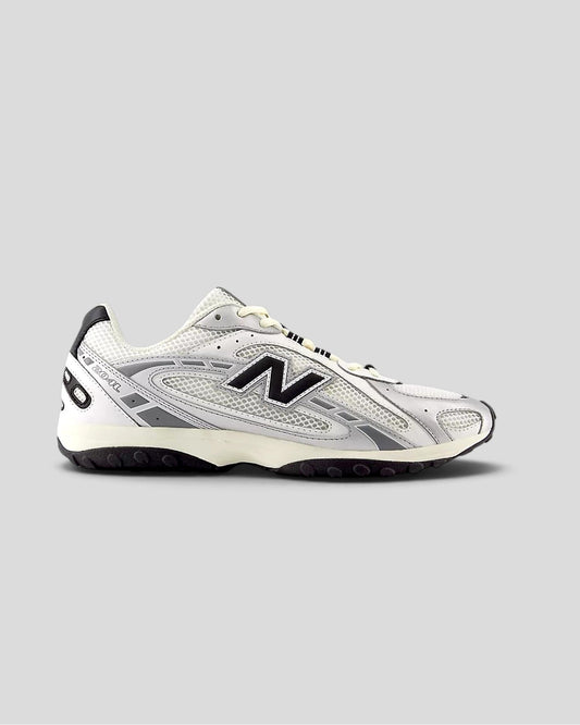 New Balance || U204LSWD - Black/ Silver/ White New Balance
