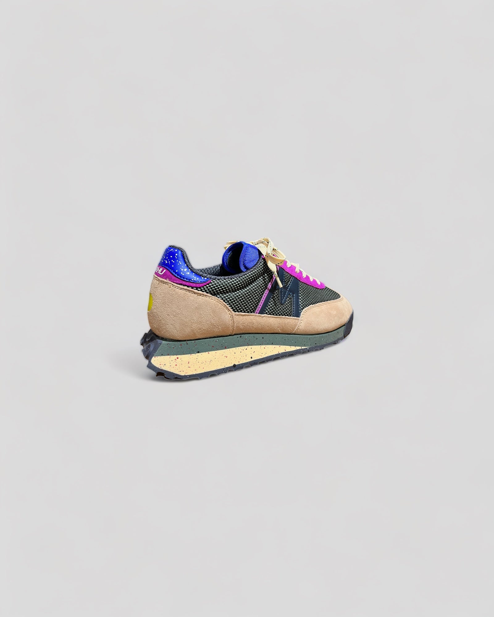 Karhu || Mestari Control - Irish Cream/India Ink Karhu