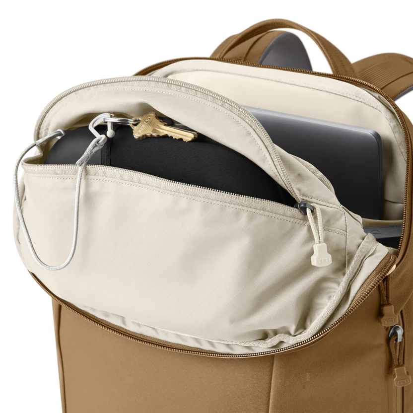 Yeti || Crossroads Backpack 22L - Alpine Brown Yeti