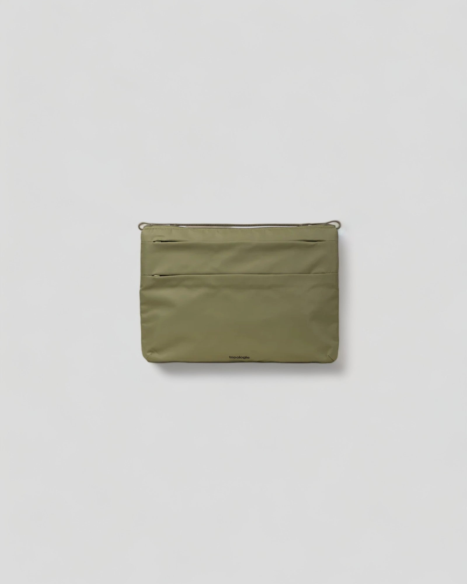 Topologie || Wares Bags Flat Saccoche Medium - Olive