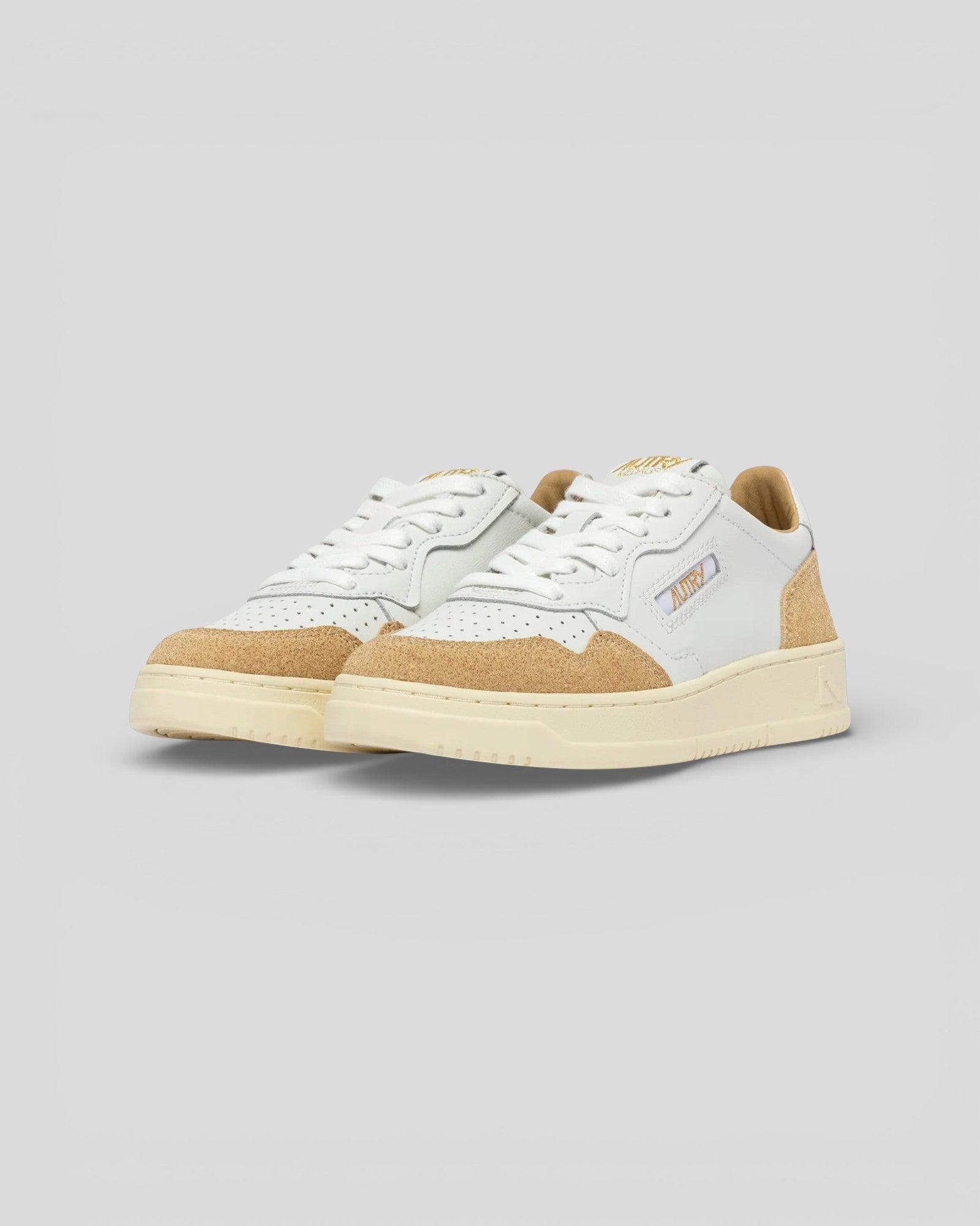 Autry || Medalist Low Wom PK02 - Gold Paillette/ White Ecru Autry