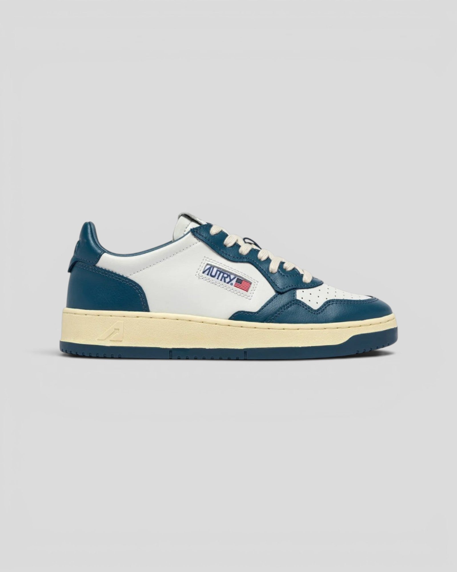 Autry || Medalist M' WB69 - White/ Blue Autry