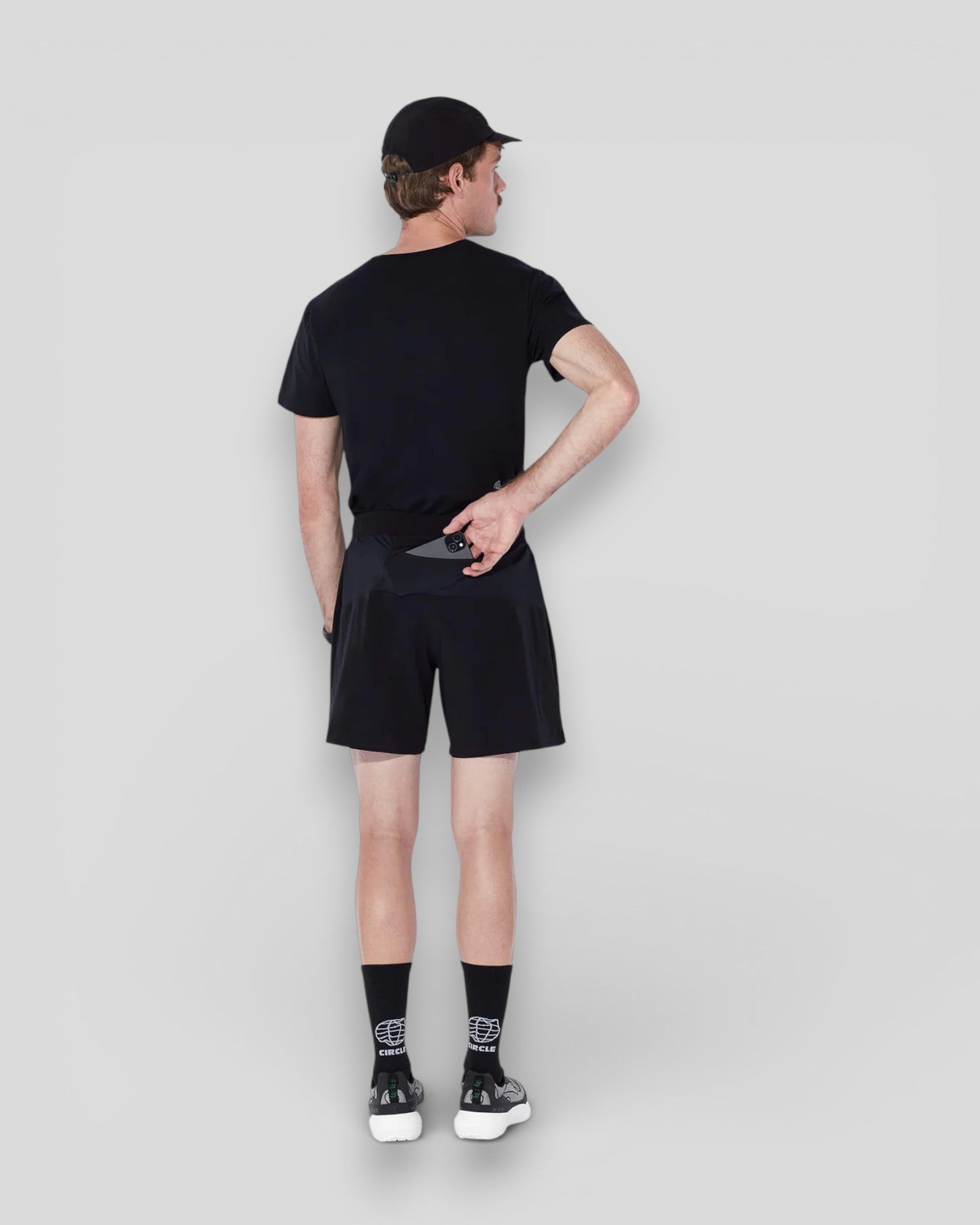 Circle || Everystride Short - Black Onyx Circle