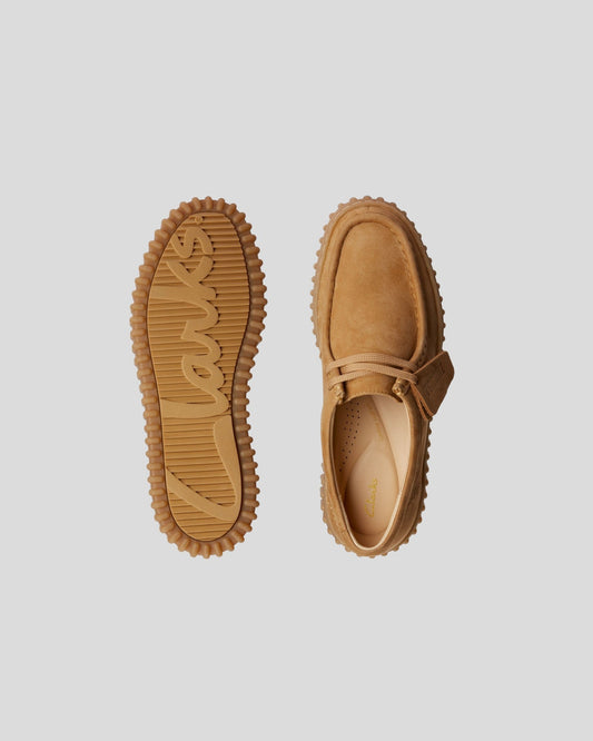 Clarks || Torhill Bee - Light Tan Nubuck