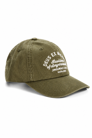 Casquette Deus Harajuku Sign Dad Cap Olive Green, broderie blanche, sur fond blanc