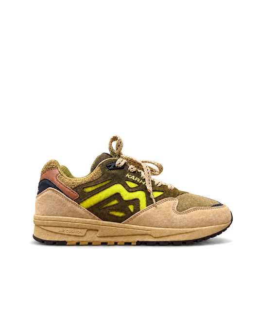 Karhu Legacy 96 Mojave Desert / Wild Lime, fond transparent et ombre naturelle