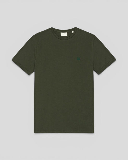 Les Deux || Core Seasonal T-Shirt - Rosin Green Les Deux