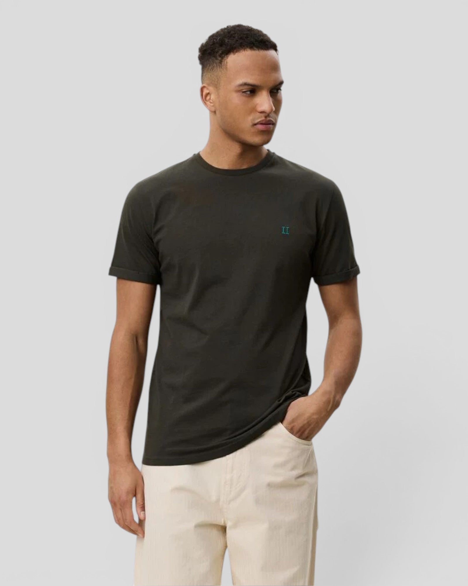 Les Deux || Core Seasonal T-Shirt - Rosin Green Les Deux