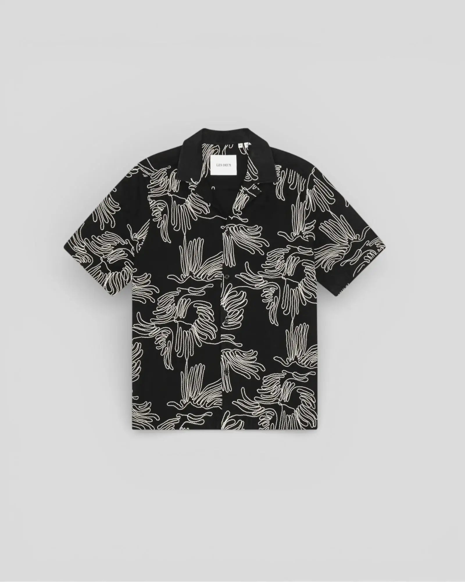 Les Deux || Liam AOE Flower SS Shirt - Black Les Deux