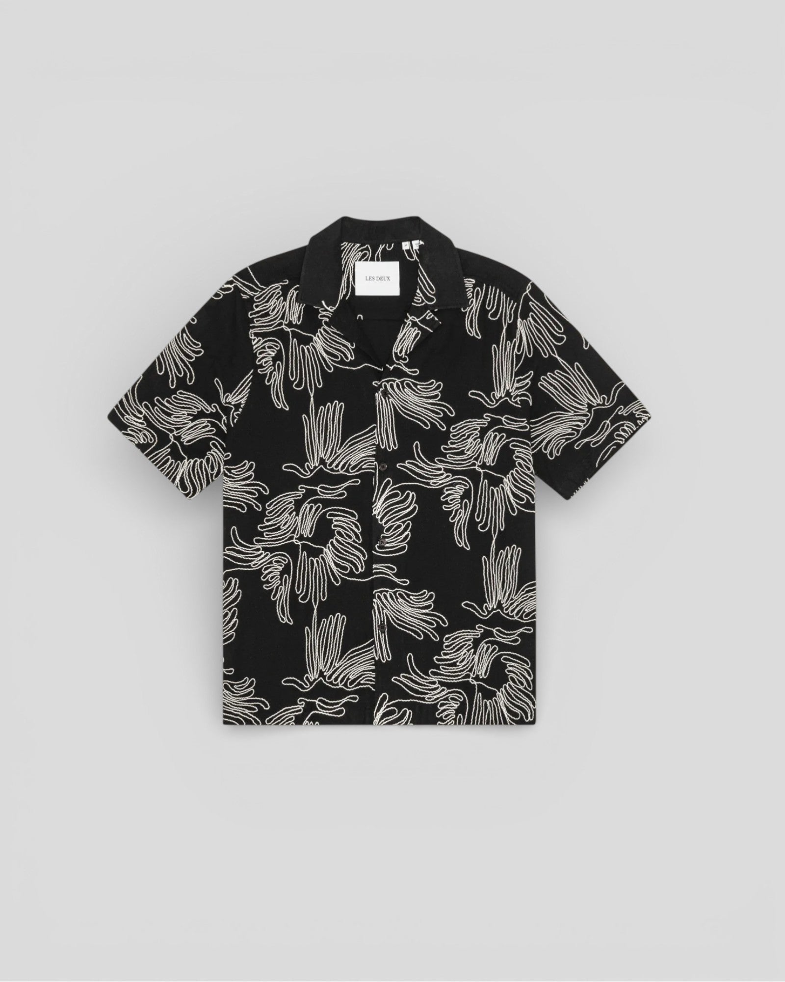 Les Deux || Liam AOE Flower SS Shirt - Black Les Deux