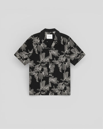 Les Deux || Liam AOE Flower SS Shirt - Black Les Deux