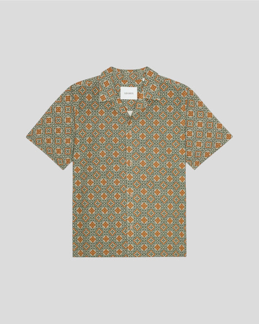 Les Deux || Lukas Arabesque AOP SS Shirt - Sea Moss Green Les Deux