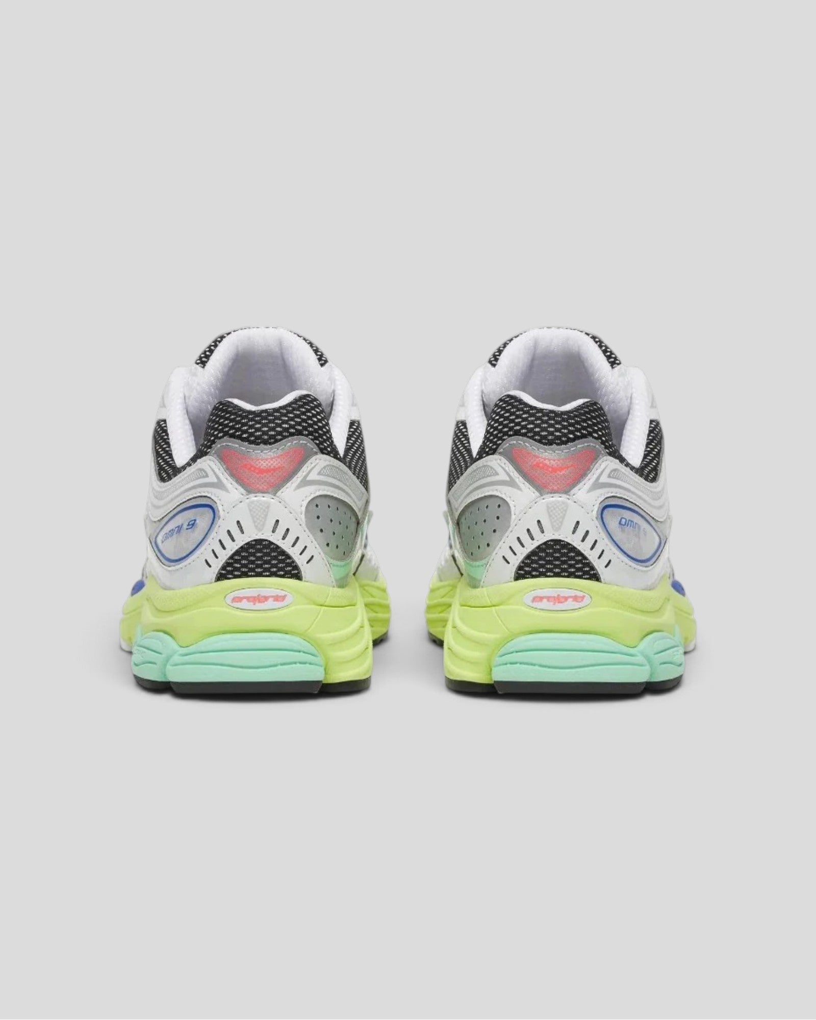 Saucony || Progrid Omni 9 - White / Tart Saucony