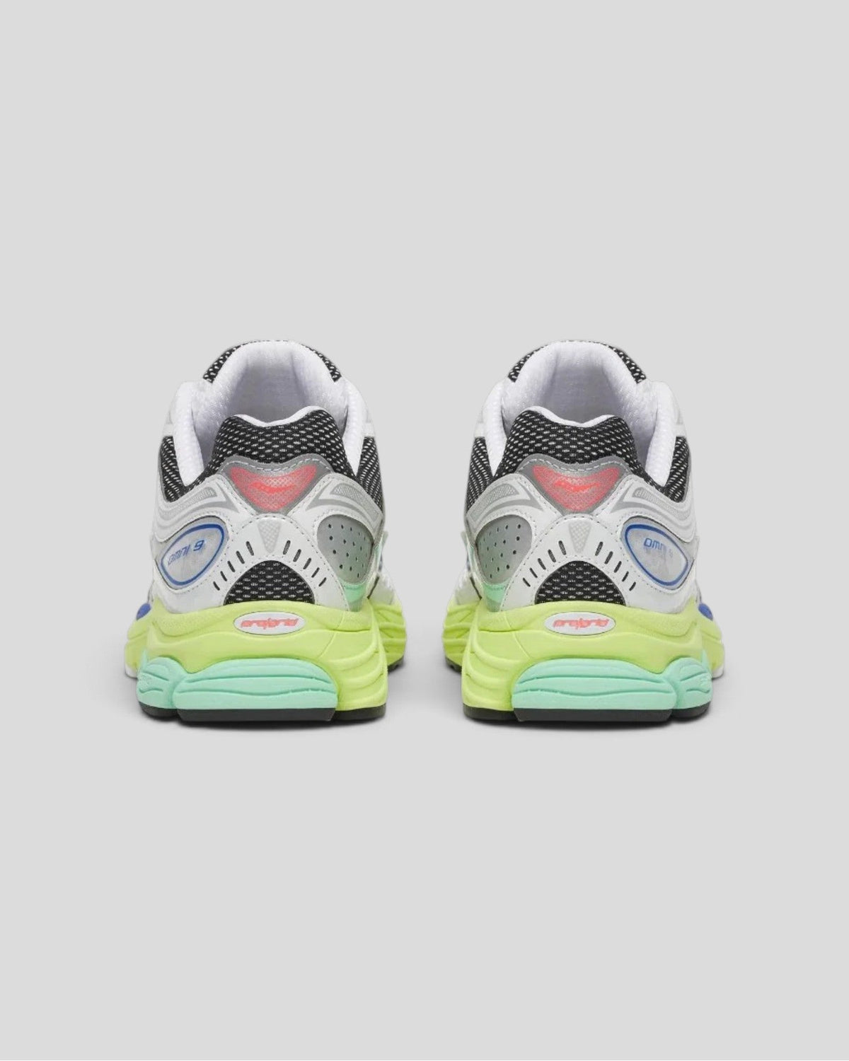 Saucony ProGrid Omni 9 White / Tart – détail de la chaussure